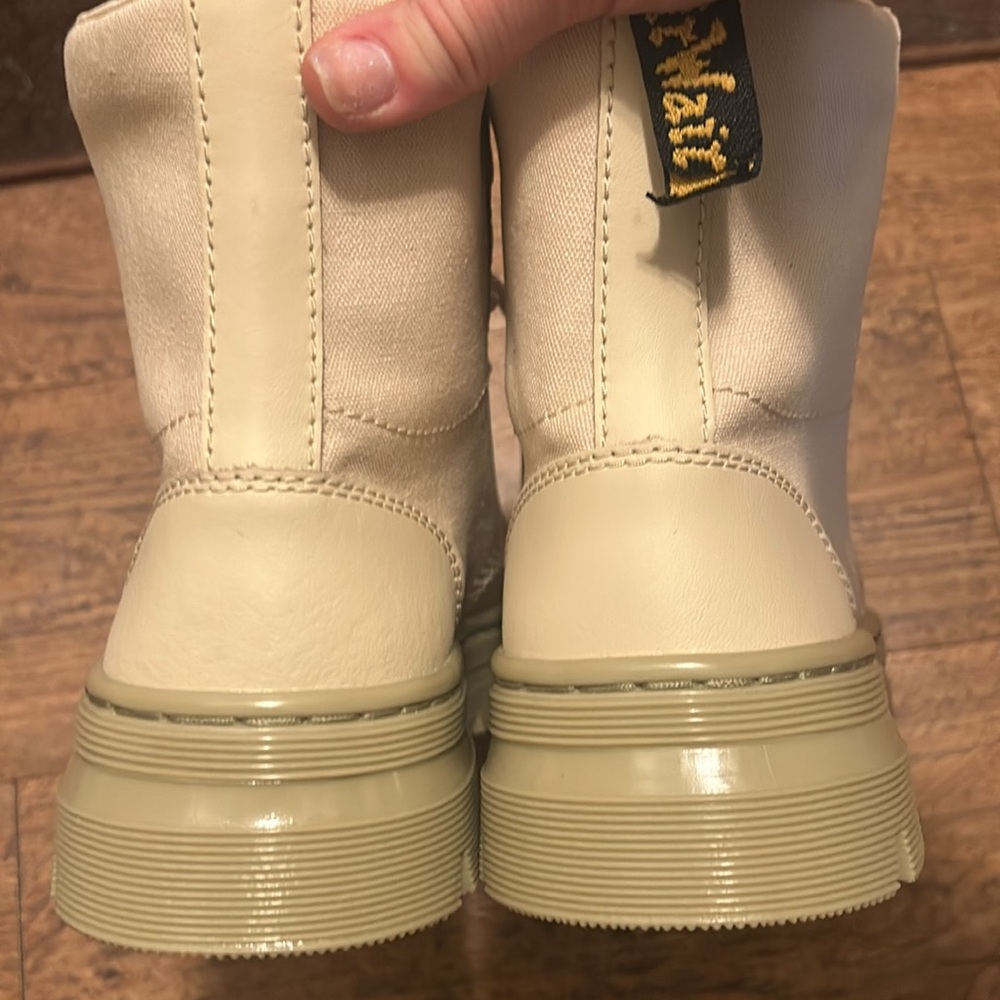 NWT Dr. Martens Combs Canvas Casual Boots in Parchment Beige - Picture 9 of 12